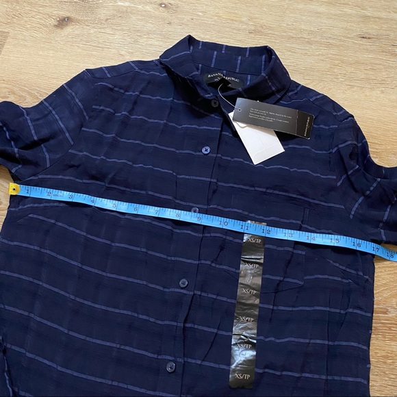 Banana Republic Classic Fit Button Down Shirt New with Tags! - Picture 10 of 11
